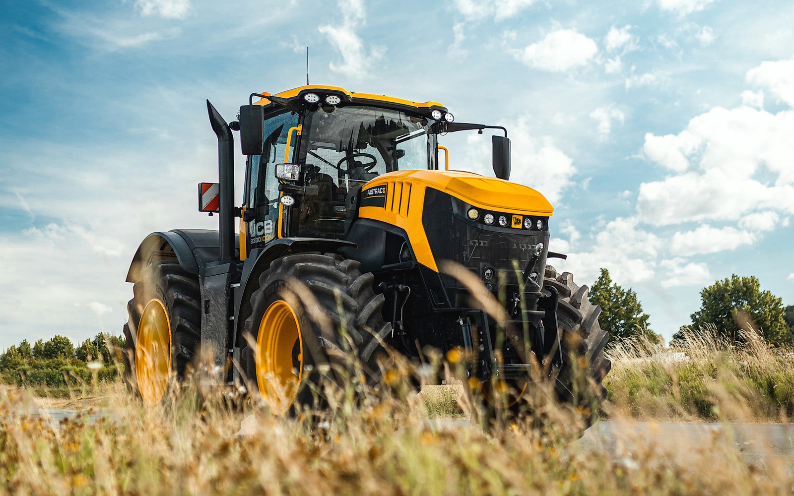 JCB Fastrac 8330 traktor